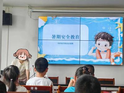 家门口的实践课：华容镇11名学子勤工俭学服务身边人