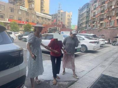 华容网格员助迷路老人寻家人
