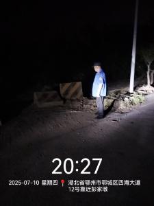 重拳夜查！樊口街道靶向打击待开发地块建筑垃圾偷倒行为