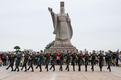 我市在孙权广场举办纪念  “9・18”事变国防教育主题活动