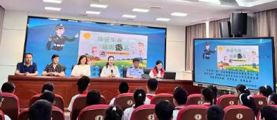 “警—校—社”联动 守护青春不“毒”行——市东方红小学开展禁毒主题教育