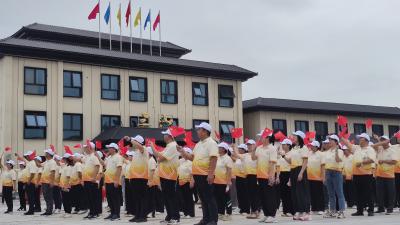 健步湖光山色间  三山渔村迎国庆