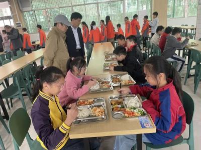 数字赋能，智慧“食”代——樊口中学数字食堂正式启用获好评