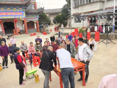 鄂州樊口街道周大湾：年轻人连续8年自费办重阳敬老活动，暖心又精彩