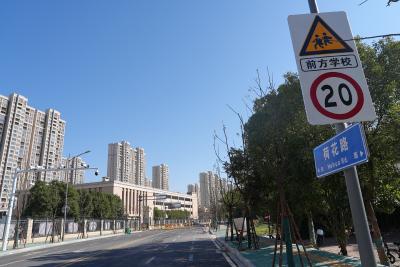 完善区域交通“微循环”  燕矶安置小区配套道路荷花路竣工通车