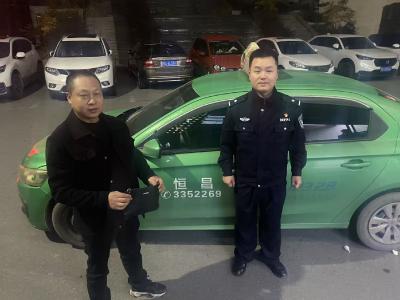 鄂州公安高效寻回遗失手提包 