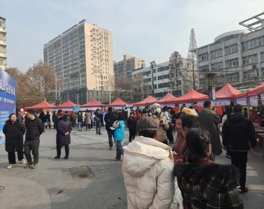 樊口街道举办高校毕业生专场招聘会  151人初步达成就业意向