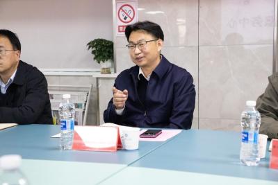 长江职院“校长面对面”火爆出圈：  超半数学生十次抢话筒，这堂“大思政课”为何直抵人心？