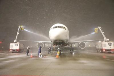 全力以赴应对冰雪天气  花湖国际机场客货运秩序正常鄂州花湖国际机场