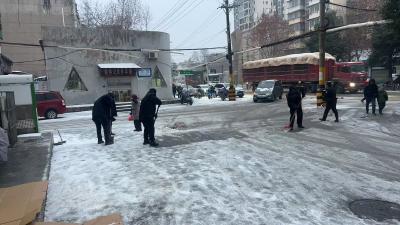 以雪为令！樊口街道除雪保畅护民生
