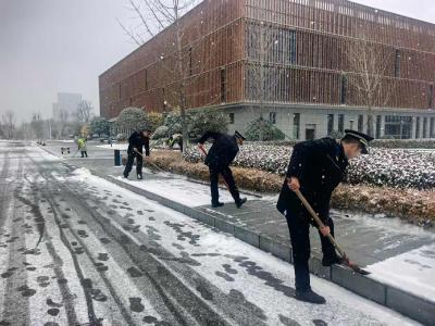 临空经济区全力应对今冬首场降雪   除冰除雪保障群众出行安全