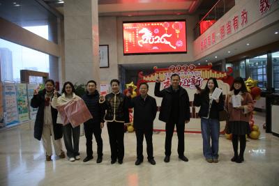 人行鄂州市分行举办“开门见喜”活动