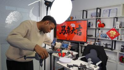 直播间里过大年  跨境出海“不打烊”