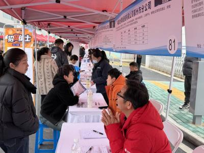 家门口就业有舞台 万元高薪引人才——华容区 2026 年 “春风行动” 专场招聘会启幕                