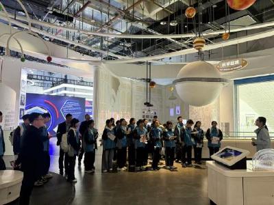 启智未来踏科技征程 逐梦荆楚育创新英才——武汉新城未来学校赴湖北省科技馆开展研学活动