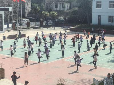 绳跃童心 阳光润心——泽林镇塔桥小学花样跳绳让大课间活力满格