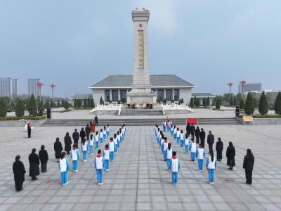市实验小学开展“传承红色基因 清明祭英烈”主题活动