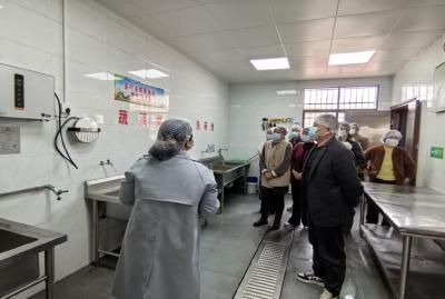 燕矶小学精心举办“食堂开放日”活动