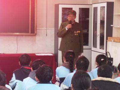 五老宣讲传薪火 国防教育润童心——杨叶镇团山小学开展“国防教育在我们心中”主题宣讲活动