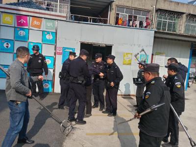 防暴反恐保平安 消防演练筑防线——杨叶镇教育系统开展校园防暴力及消防安全联合演练