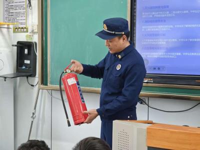 古楼街道古楼小学联合古楼小型消防救援站开展  “消防安全第一课”主题活动