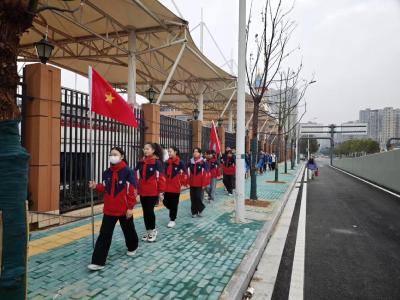 学雷锋 做志愿  共同奋进“十五五” ——市育才中学开展“3·5”学雷锋精神主题活动