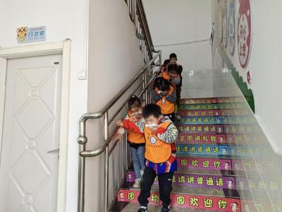 防患未“燃”护童心 安全演练筑防线——杨叶镇团山幼儿园开展消防安全应急演练活动