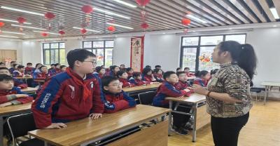 架起亲子沟通桥 呵护童心伴成长——凤凰街道莲花小学联合社区开展亲子沟通心理讲座