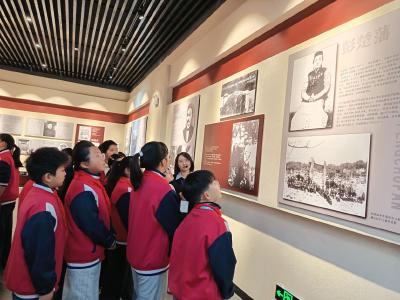 清明祭英烈 传承爱国志——华容镇周汤小学开展清明祭英烈主题教育活动   