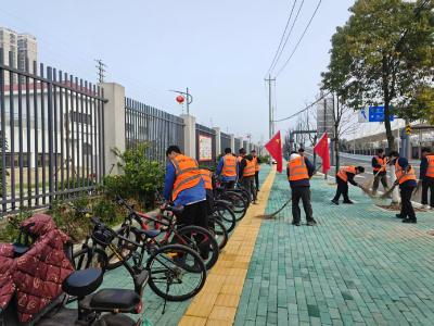 学雷锋践初心 义务劳动显担当