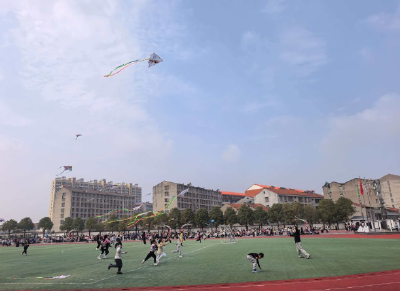 春日逐风 筝满校园——华容镇东部教联体实验小学开展校园春日放风筝活动