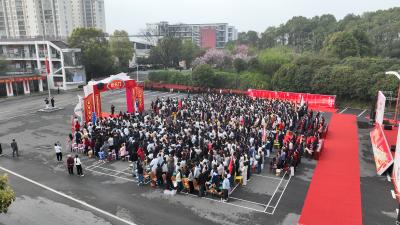 十八立心  策马扬鞭  决胜高考——秋林高中举行成人礼暨高考冲刺动员大会 