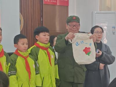 传承雷锋精神 争做时代新人——市东方红小学开展学雷锋纪念日主题实践活动