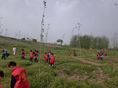珍爱地球 守护母亲河——葛店实验小学开展世界地球日环保实践活动