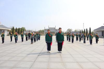 缅怀革命先烈 传承红色基因 ——葛店经开区姚湖小学开展清明祭英烈活动