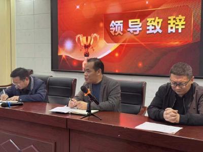 沐春砺教绽锋芒 青衿逐梦育新苗——梁子湖区沼山中学教联体开展第五届青年教师大比武活动