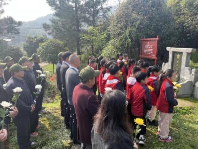 春风寄思念 清明话传承——碧石渡镇李家境小学开展主题祭扫活动