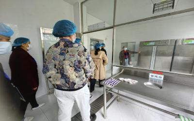 走进校园食堂 守护舌尖安全——沼山中学开展食堂开放日活动