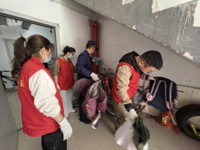 杨叶镇开展楼道清杂专项行动