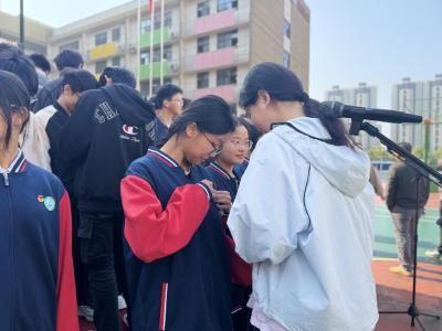 新声嘹亮展风采 华韵悠扬谱华章——葛店经开区新华中学2026年新团员入团仪式暨五四文艺汇演圆满落幕