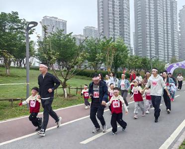 向春天奔跑！市实验幼儿园亲子迷你马拉松欢乐开跑