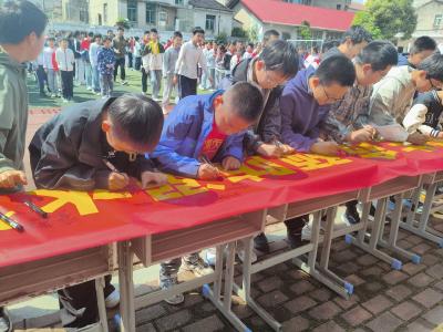 珍爱生命 预防溺水 安全“签”行——葛店一小开展防溺水主题签名活动