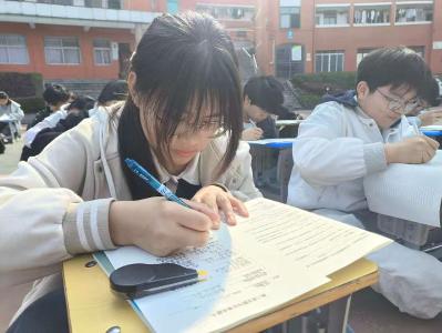 笔下生辉展风采 单词名句竞锋芒——泽林高中高二年级单词名句默写比赛圆满落幕