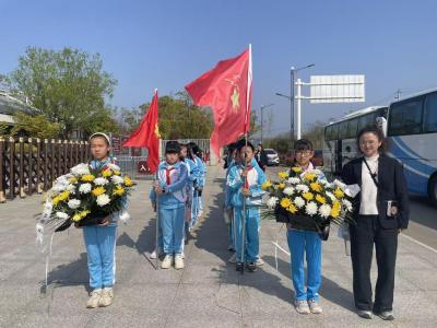 清明追思先烈魂 薪火相传勇担当——庙岭镇红莲湖第一小学教联体开展清明祭英烈活动