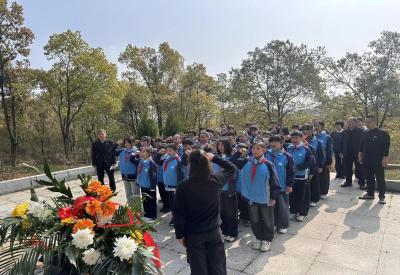 清明祭英烈 红色永传承——华容镇东部教联体实验小学开展清明祭英烈活动