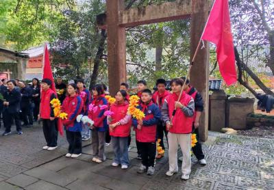 清明寄哀思 英魂励初心——杜山镇旭光中学以红色祭扫筑牢红色信仰根基