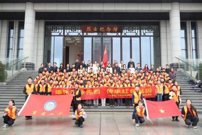 追寻英烈足迹 赓续红色血脉——葛店二小开展清明祭扫主题活动