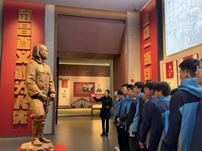 缅怀革命先烈 传承红色基因——武汉新城未来学校开展清明祭英烈活动