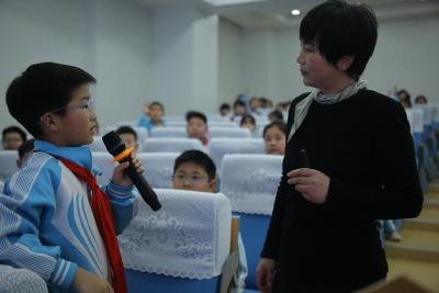 点亮心灯 向阳生长——市“五老”宣讲团走进市实验小学注入“心”能量