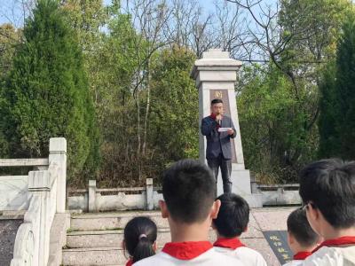 花湖镇刘钊小学开展清明祭英烈主题教育活动